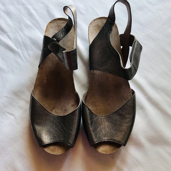 Dansko vera gold Metallic Sandals - Picture 6 of 12